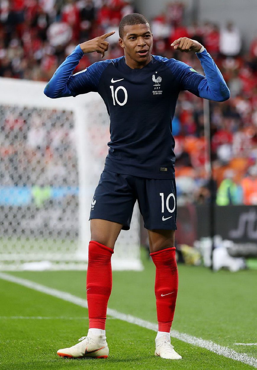 马修斯·茹萨：从克鲁塞罗悍将到海港中流砥柱（马修斯·茹萨：从克鲁塞罗铁血悍将到海港定海神针）