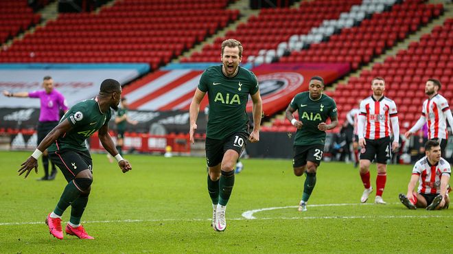 禁区爆射破门，39岁胡尔克达成生涯500球里程碑（39岁胡尔克禁区重炮得分，职业生涯进球数突破500大关）