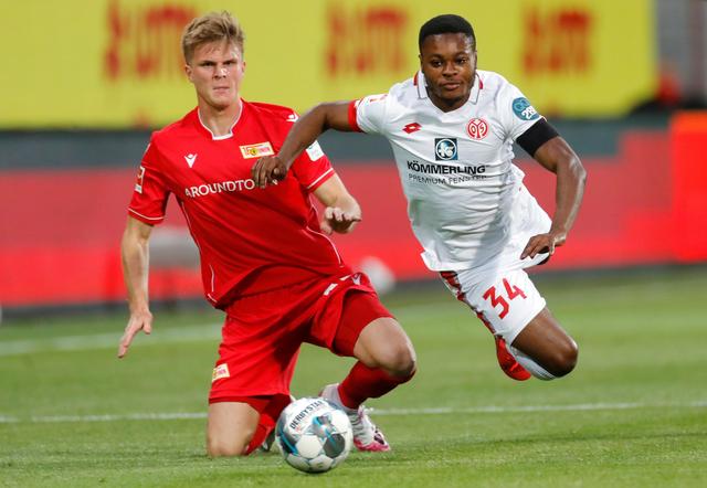 德比即将打响！枪手热刺发布对阵海报：萨卡、西蒙斯等人出镜（北伦敦德比倒计时！阿森纳与热刺发布对阵海报：萨卡、西蒙斯领衔亮相）