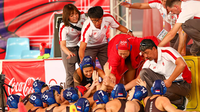 弗里克的历史巅峰：95年来最年轻的巴萨首发阵容震撼西甲（弗里克缔造95年来最年轻巴萨首发，震撼西甲）