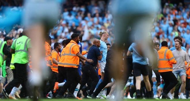 拉波尔塔：想等诺坎普竣工再致敬梅西，那天诺坎普会座无虚席（拉波尔塔：待诺坎普落成再向梅西致敬，届时球场必将座无虚席）