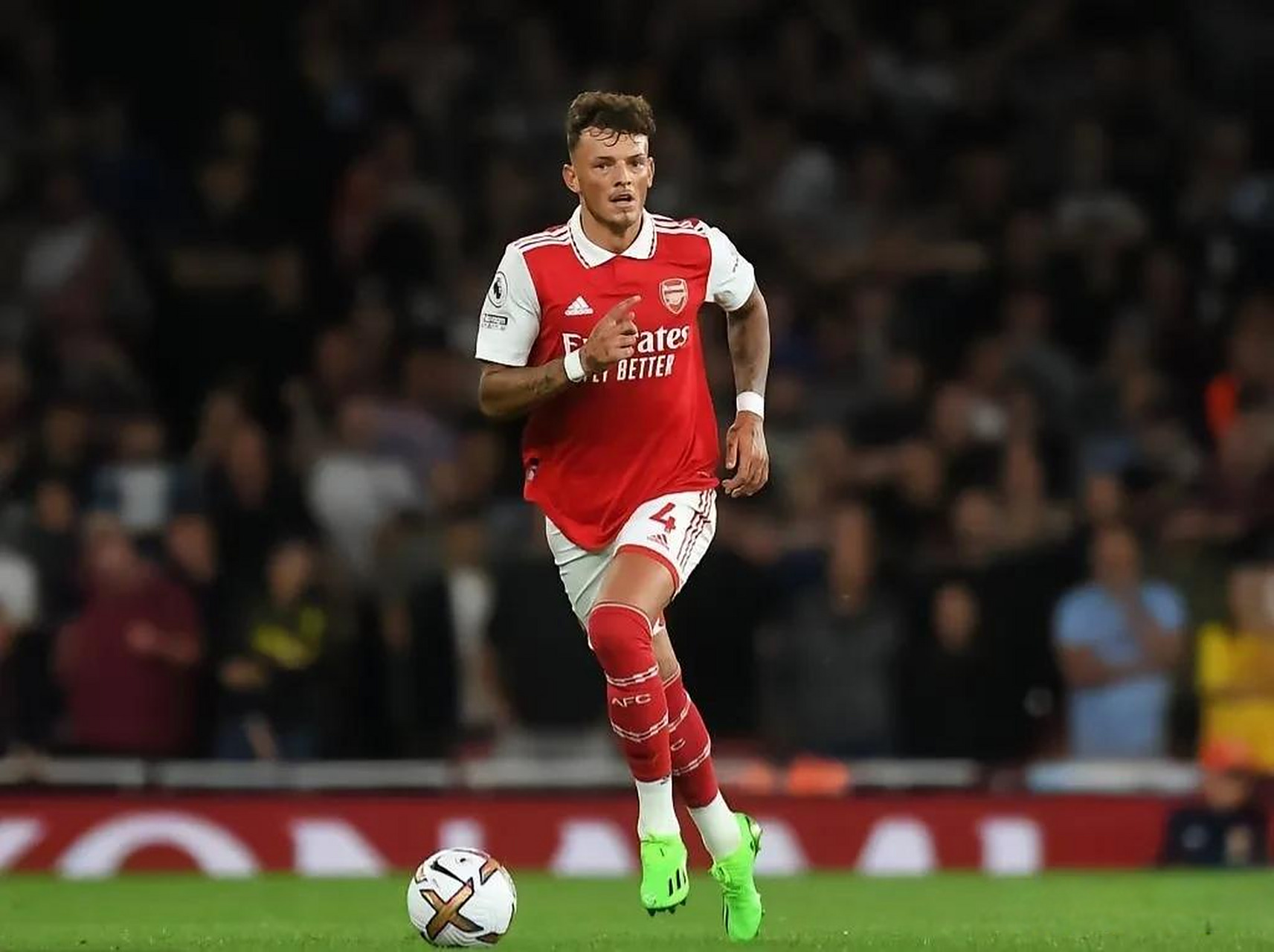 射门时致弗朗西斯重伤，田中碧被换下后立即找到加纳主帅道歉（射门致弗朗西斯重伤，田中碧被换下后当面向加纳主帅致歉）