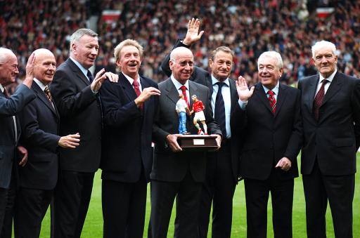 西媒：埃里克-加西亚因上半场面部受撞击后头晕在半场被换（西媒：埃里克-加西亚上半场面部受撞致头晕，中场被换下）