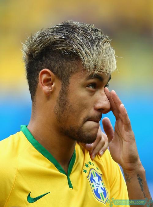 巴萨梅西进球助球队领先皇家社会（梅西破门助巴萨暂领先皇家社会）