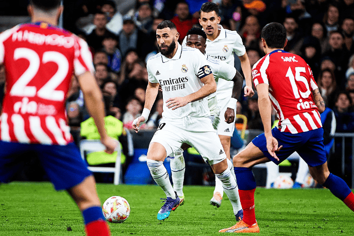 足球曼城后防核心伤缺三周，赛程压力巨大（曼城后防大将因伤缺阵三周，密集赛程压力陡增）