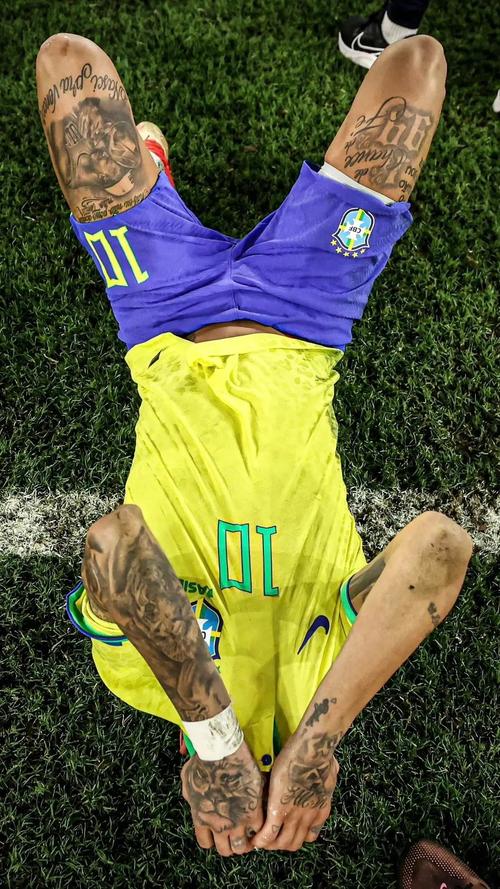 半场战报：海牛1-0三镇，兰克尔-泽补射得分（半场：海牛1-0领先三镇，兰克尔-泽补射破门）