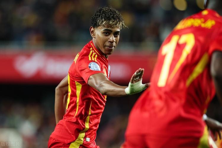 罗马3-1客胜克雷莫内塞登顶意甲，苏莱、埃文-弗格森、利马破门（罗马客场3-1力克克雷莫内塞登顶意甲，苏莱、埃文-弗格森、利马相继破门）