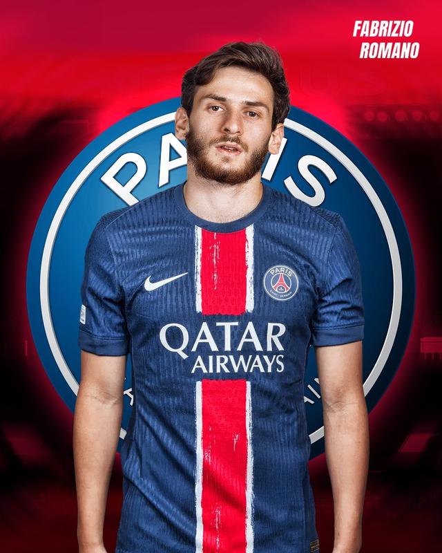 C罗前队友：不喜欢梅西就不喜欢足球！C罗能踢到100岁！（C罗旧友直言：不爱梅西就不爱足球！C罗能踢到百岁！）