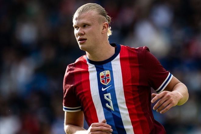 斯基拉：阿森纳正在关注铃木彩艳，有意在下个赛季引进他（斯基拉：阿森纳有意引进铃木彩艳，已将其列为下赛季目标）